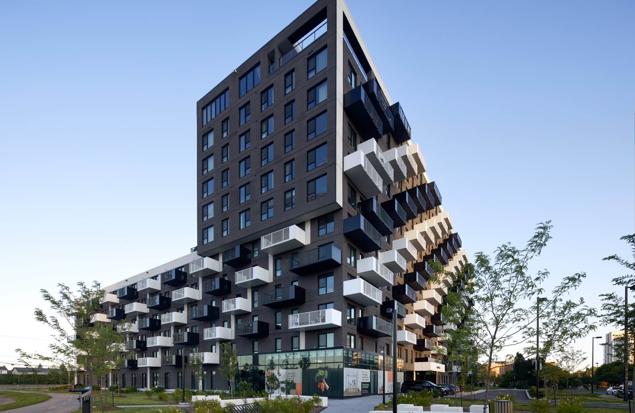 Bâtiment Place St-Charles à Brossard qui est équipé de nos appareils écoénergétiques