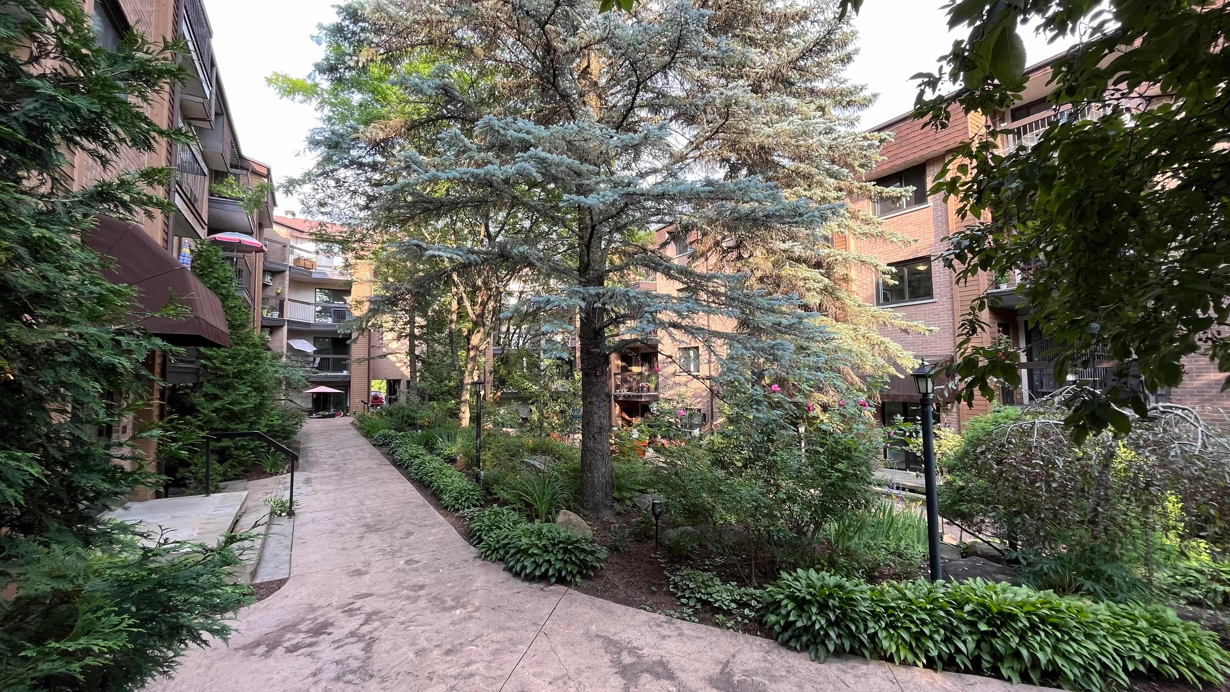 Bâtiment SDC Jardins Elgin à Granby qui est équipé de notre système Sedna