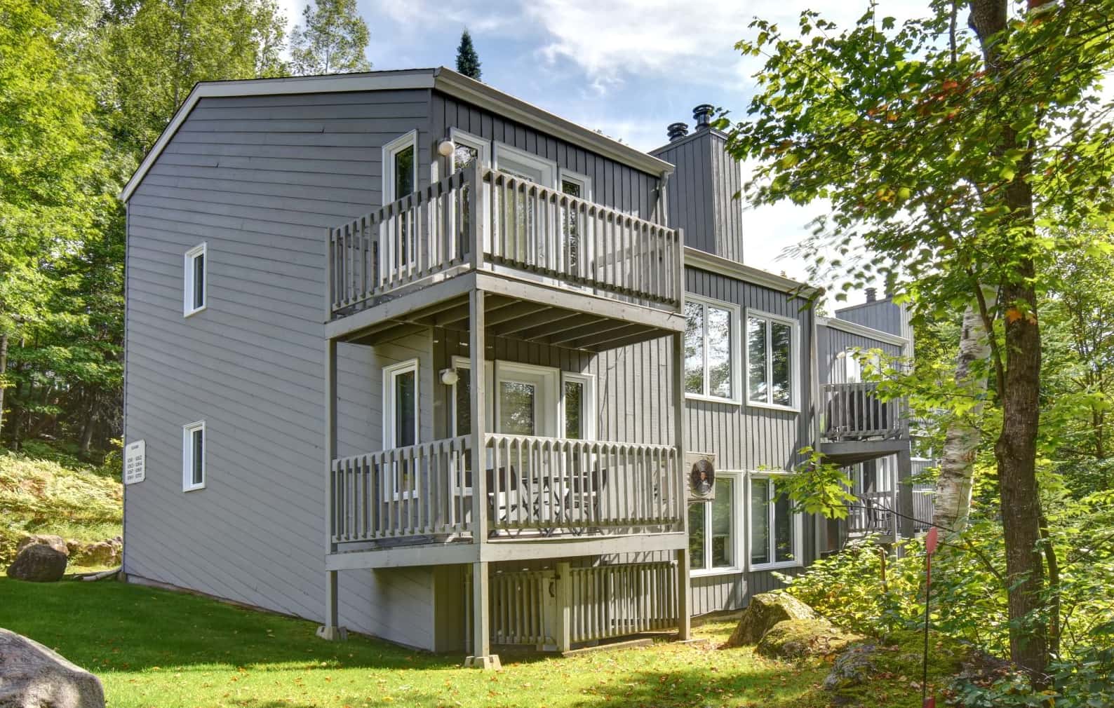 Bâtiment SDC Village des Soleils Phase 2 à Mont-Tremblant qui est équipé de notre système Sedna